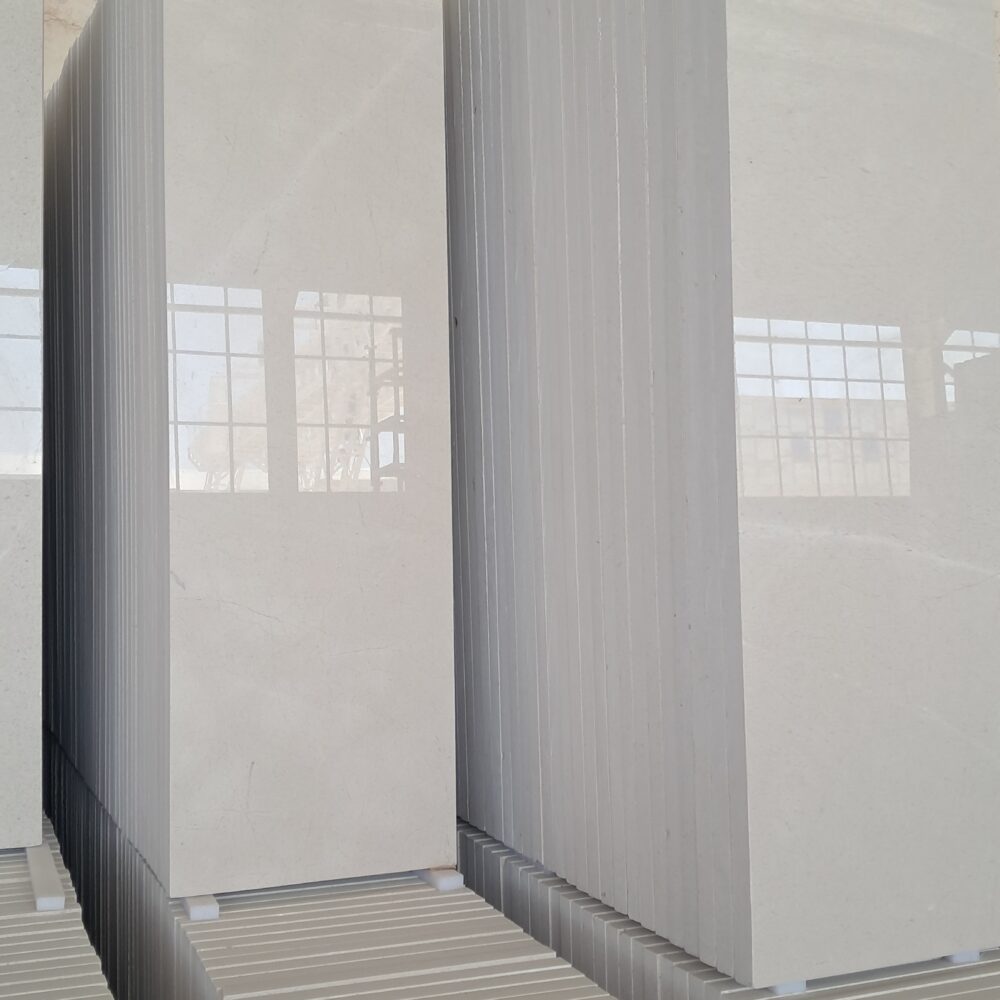 ٢٠٢٥٠٥٢٥_١٣١٣٣٩ Hersin Marble – Light Grey Marble with Subtle Veining | Lazulite Marble