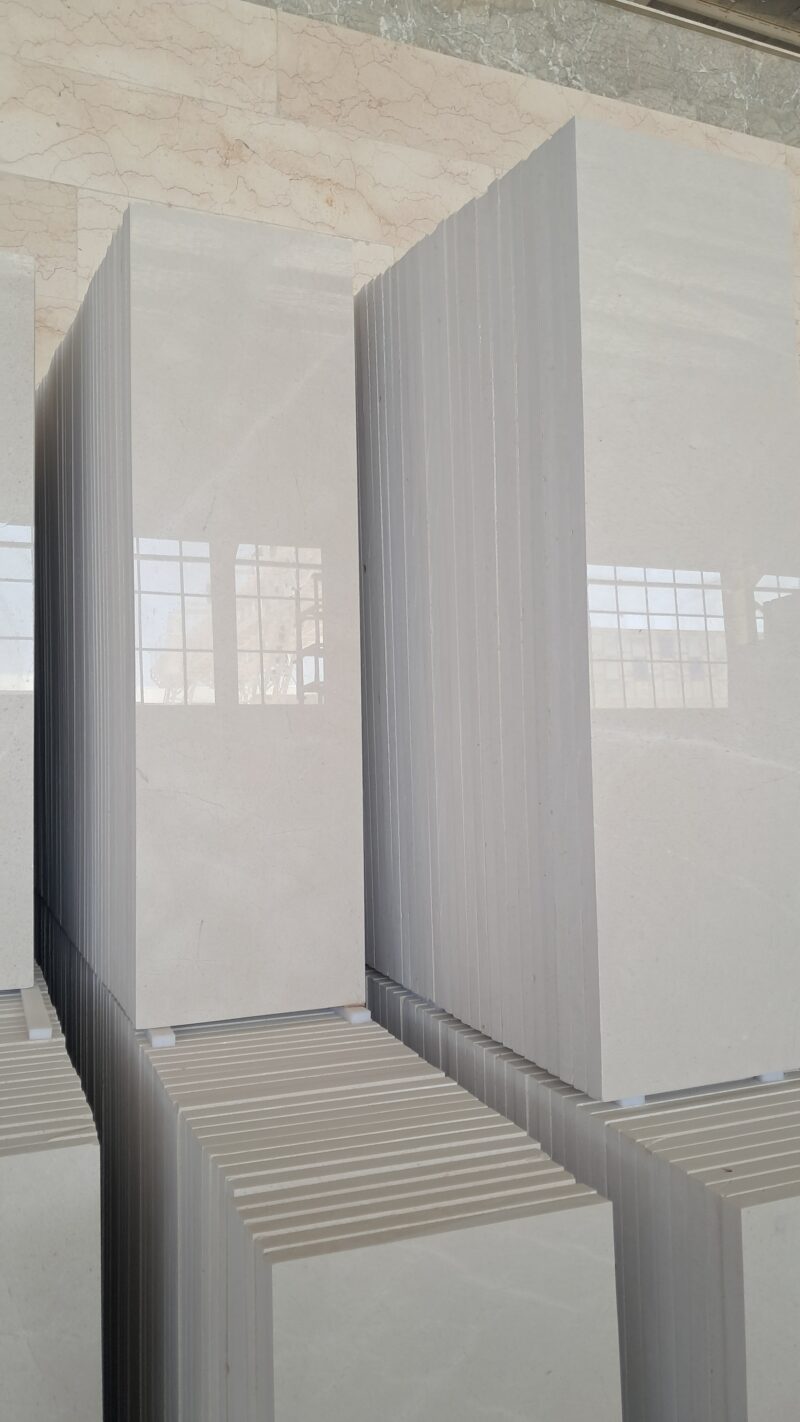 ٢٠٢٥٠٥٢٥_١٣١٣٣٩ Hersin Marble – Light Grey Marble with Subtle Veining | Lazulite Marble