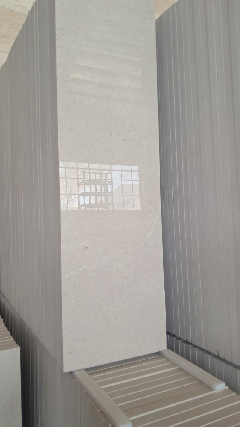 ٢٠٢٥٠٥٢٥_١٣١٣٤٢ Hersin Marble – Light Grey Marble with Subtle Veining | Lazulite Marble