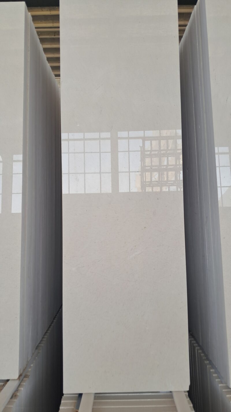 ٢٠٢٥٠٥٢٥_١٣١٤٠٤ (1) Hersin Marble – Light Grey Marble with Subtle Veining | Lazulite Marble